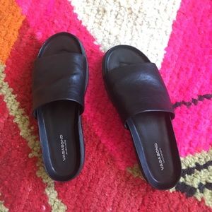 Vagabond Shoemakers black leather Erin slides